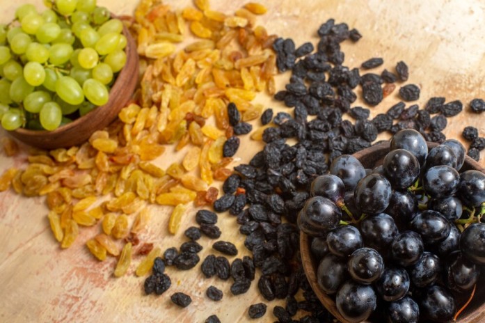 benefits of soaked raisins